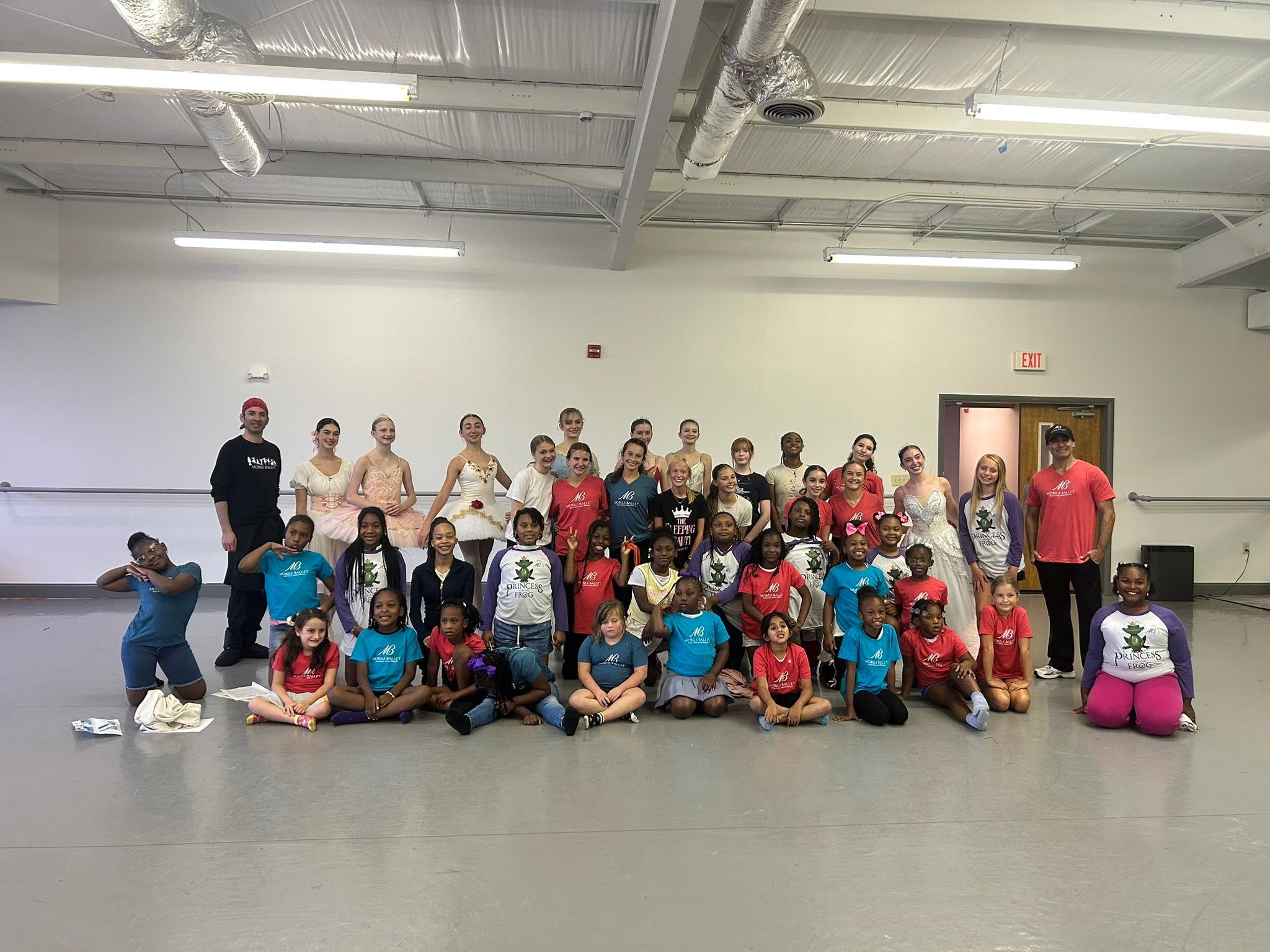 Club members visiting Mobile Ballet